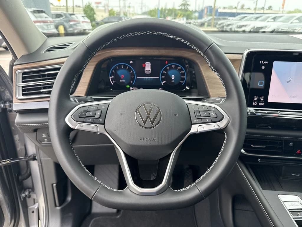 Volkswagen Atlas 2.0T SE FWD 2026 — side view