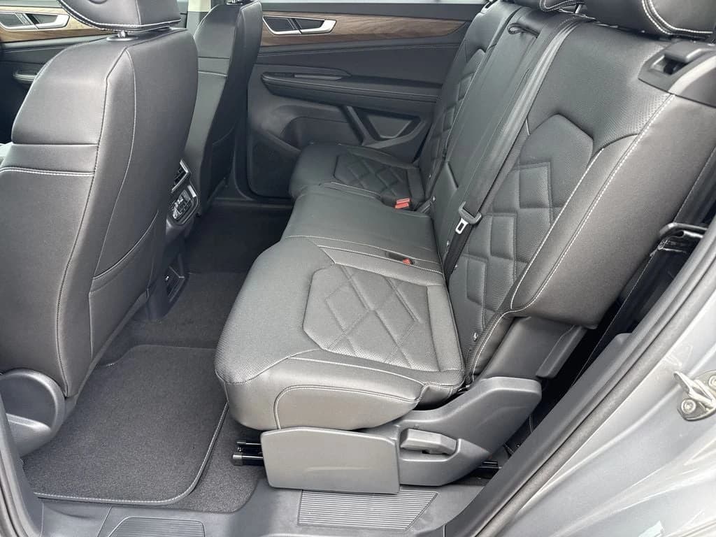Volkswagen Atlas 2.0T SE FWD 2026 — side view