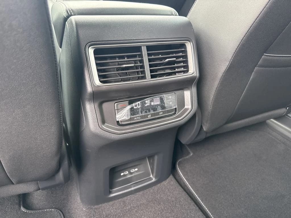 Volkswagen Atlas 2.0T SE FWD 2026 — side view
