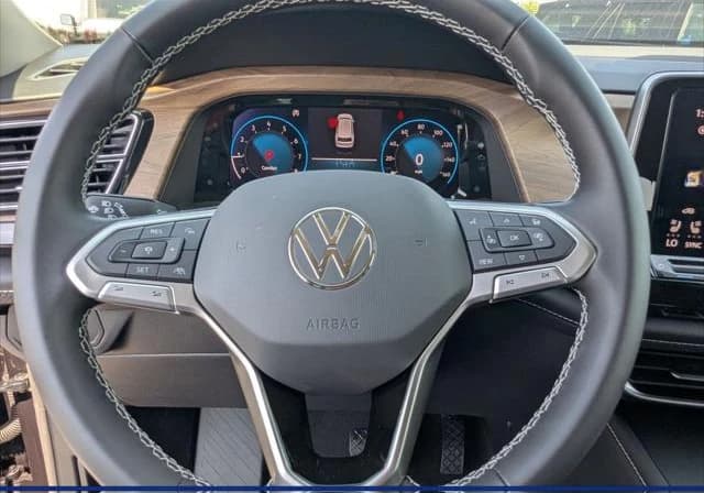 Volkswagen Atlas 2.0T SE FWD 2026 — side view
