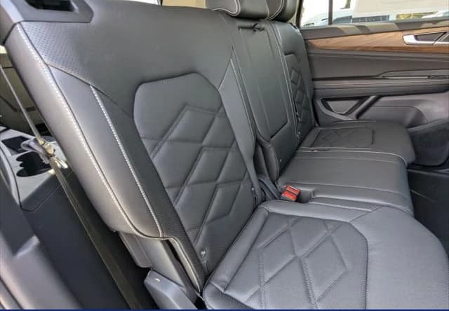Volkswagen Atlas 2.0T SE FWD 2026 — side view