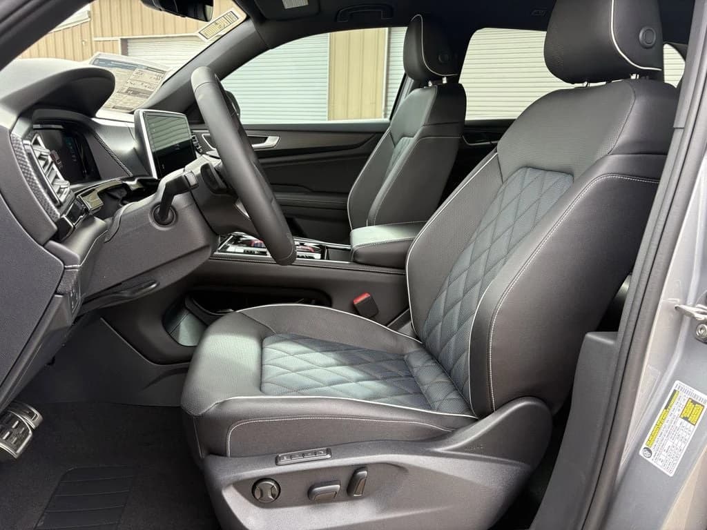 Volkswagen Atlas Cross Sport 2.0T SEL Premium R-Line 4MOTION 2026 — side view