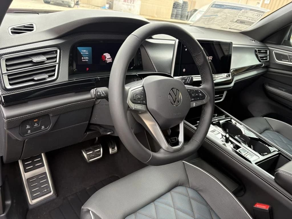 Volkswagen Atlas Cross Sport 2.0T SEL Premium R-Line 4MOTION 2026 — side view