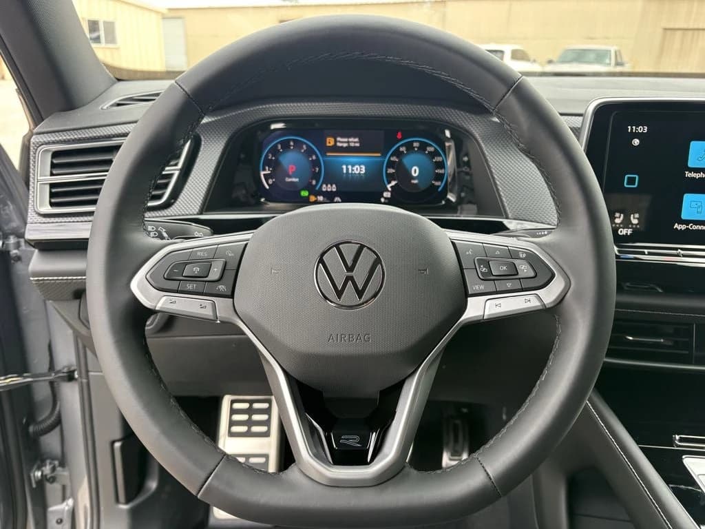 Volkswagen Atlas Cross Sport 2.0T SEL Premium R-Line 4MOTION 2026 — side view