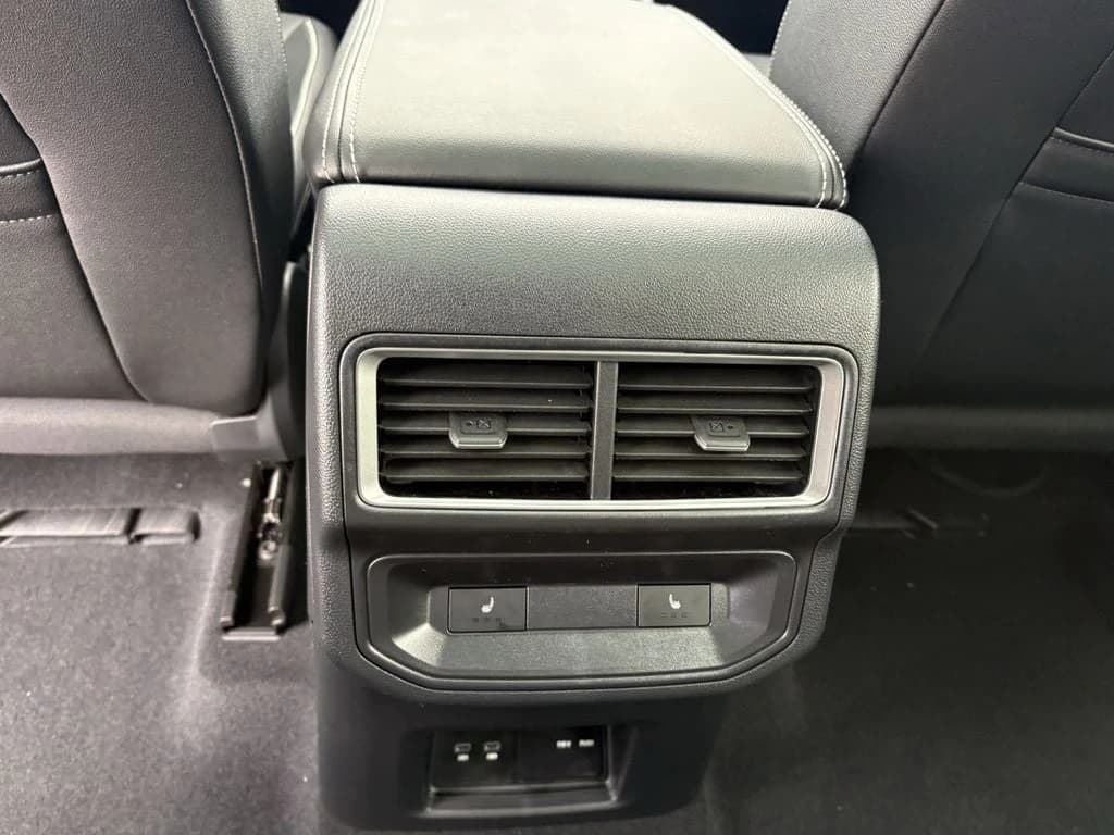 Volkswagen Atlas Cross Sport 2.0T SEL Premium R-Line 4MOTION 2026 — side view