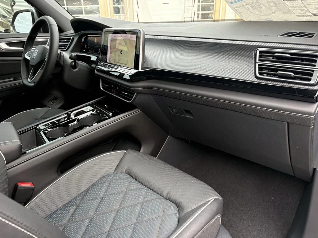 Volkswagen Atlas Cross Sport 2.0T SEL Premium R-Line 4MOTION 2026 — side view