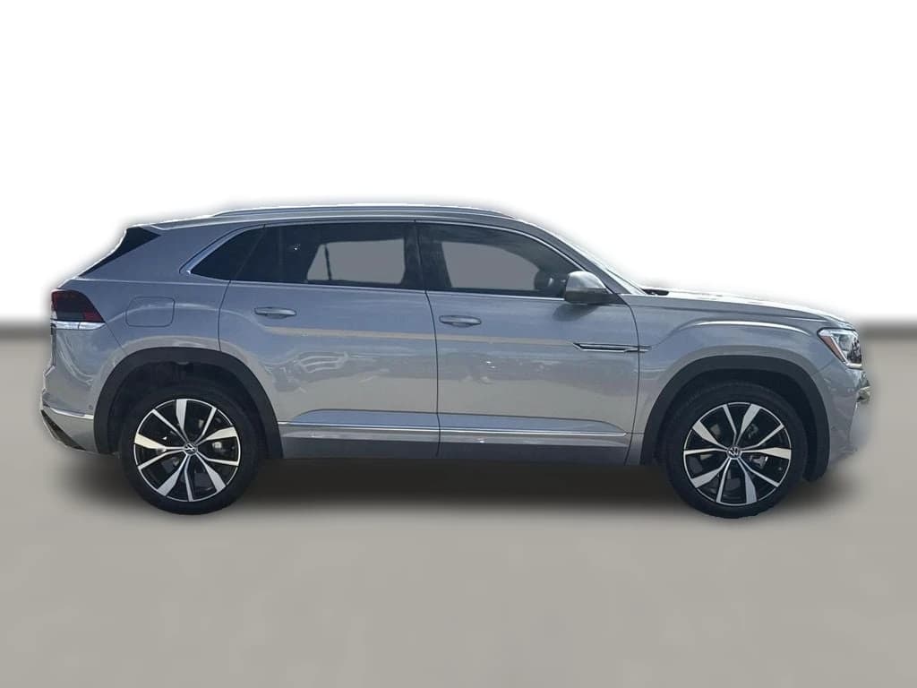 Volkswagen Atlas Cross Sport 2.0T SEL Premium R-Line 4MOTION 2026 — side view
