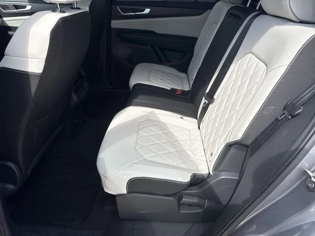 Volkswagen Atlas Cross Sport 2.0T SEL Premium R-Line 4MOTION 2026 — side view