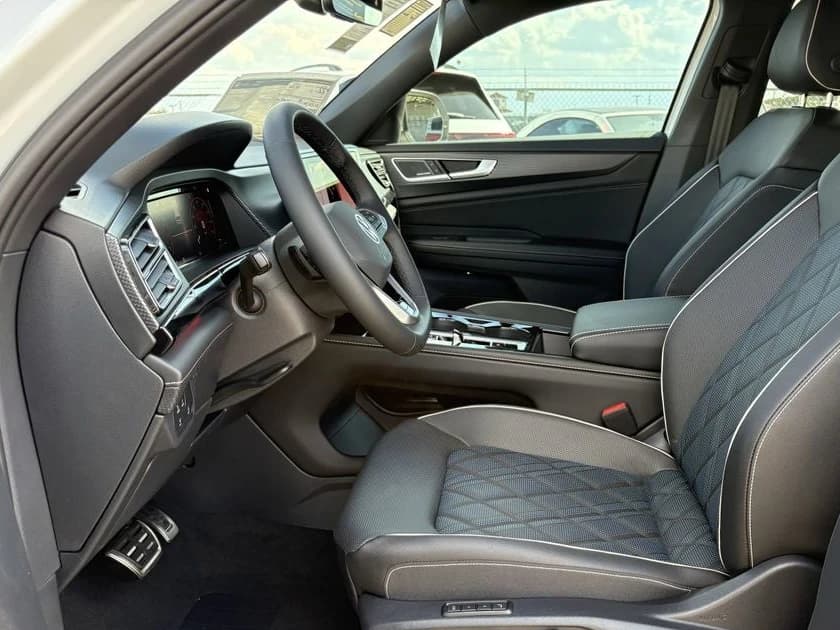 Volkswagen Atlas Cross Sport 2.0T SEL Premium R-Line 4MOTION 2026 — side view