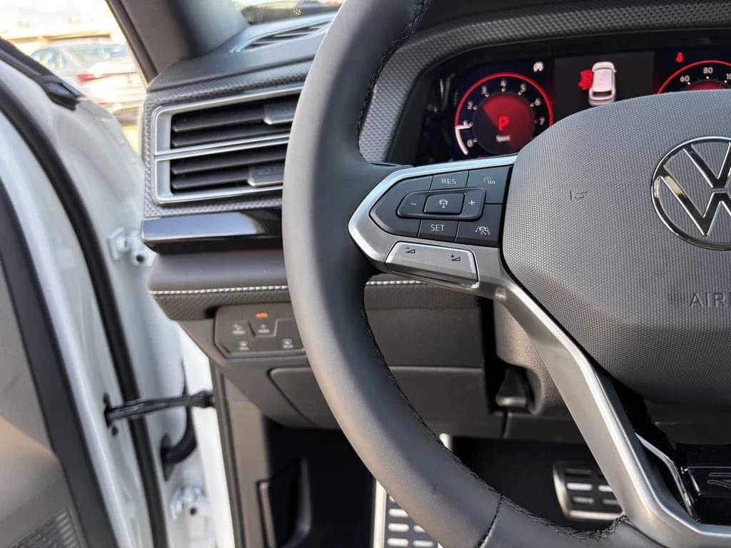 Volkswagen Atlas Cross Sport 2.0T SEL Premium R-Line 4MOTION 2026 — side view