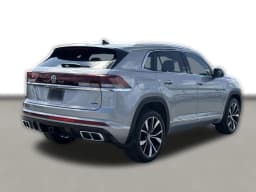 Volkswagen Atlas Cross Sport 2.0T SEL Premium R-Line 4MOTION 2026 — side view