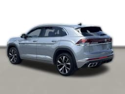 Volkswagen Atlas Cross Sport 2.0T SEL Premium R-Line 4MOTION 2026 — side view
