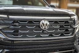 Volkswagen Atlas Cross Sport 2.0T SEL Premium R-Line 4MOTION 2026 — side view