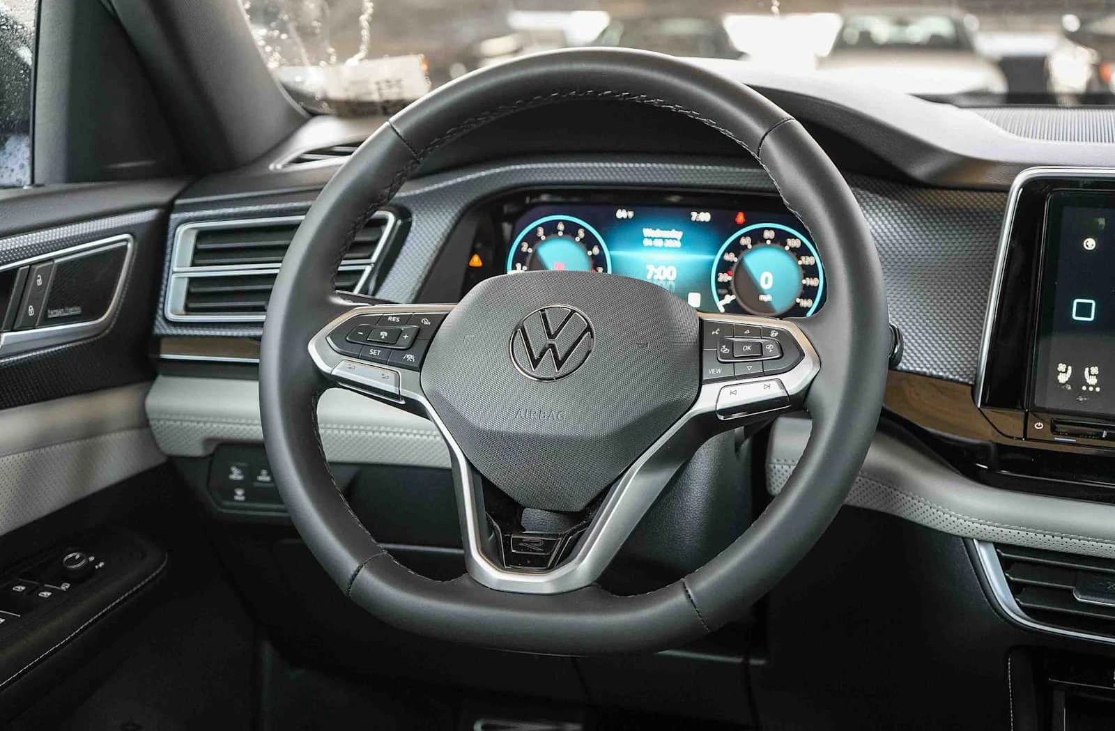 Volkswagen Atlas Cross Sport 2.0T SEL Premium R-Line 4MOTION 2026 — side view