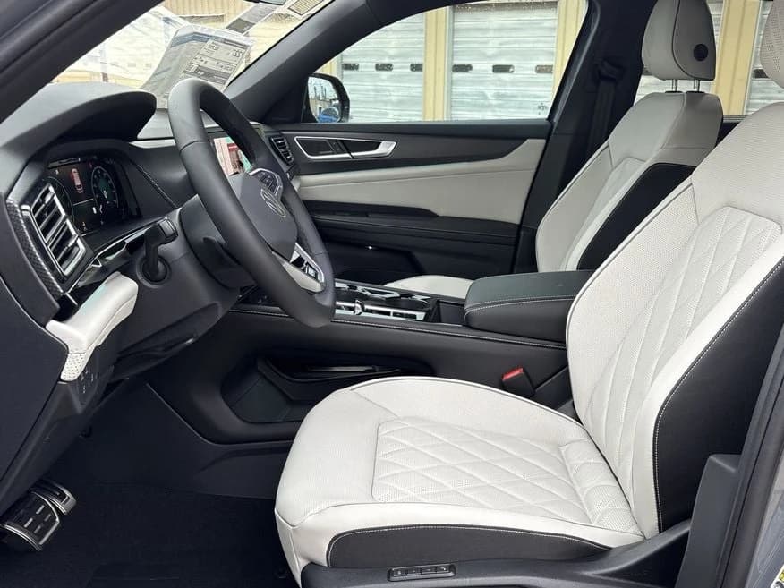 Volkswagen Atlas Cross Sport 2.0T SEL Premium R-Line 4MOTION 2026 — side view