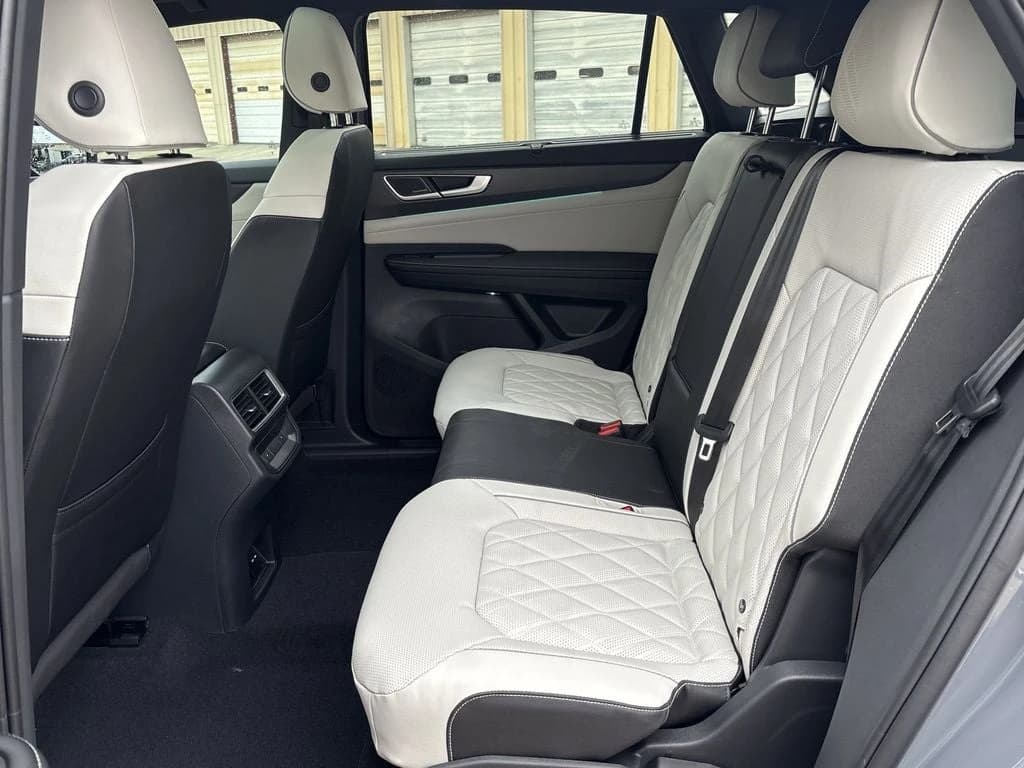 Volkswagen Atlas Cross Sport 2.0T SEL Premium R-Line 4MOTION 2026 — side view