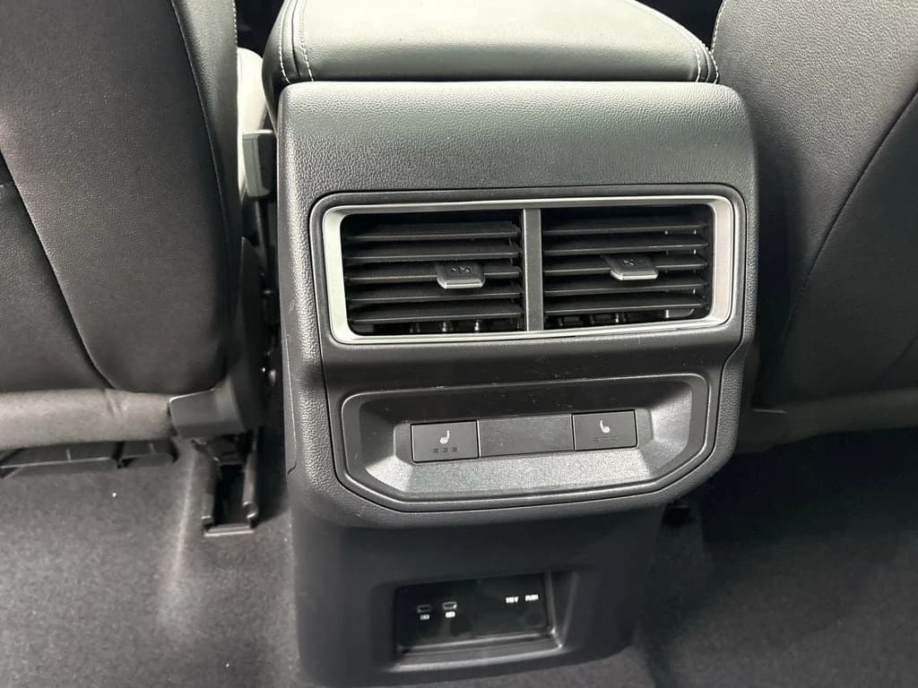 Volkswagen Atlas Cross Sport 2.0T SEL Premium R-Line 4MOTION 2026 — side view