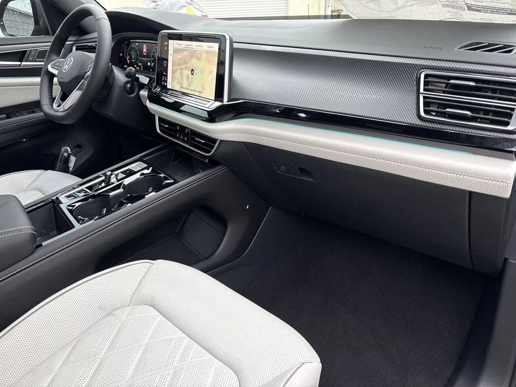 Volkswagen Atlas Cross Sport 2.0T SEL Premium R-Line 4MOTION 2026 — side view