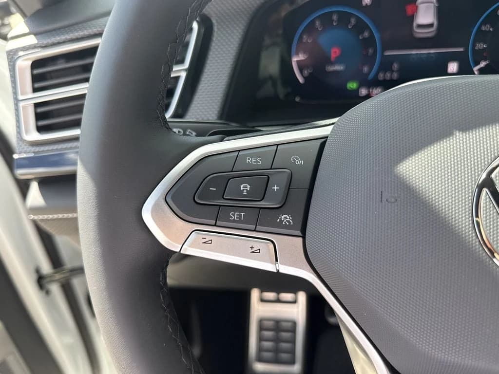 Volkswagen Atlas Cross Sport 2.0T SEL Premium R-Line 4MOTION 2026 — side view