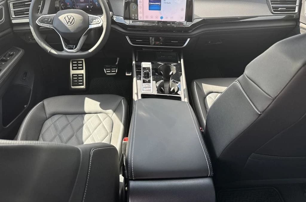 Volkswagen Atlas Cross Sport 2.0T SEL Premium R-Line 4MOTION 2026 — side view