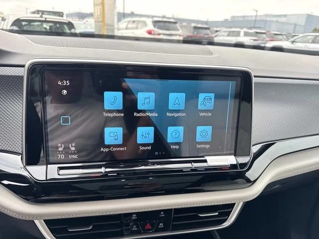 Volkswagen Atlas Cross Sport 2.0T SEL Premium R-Line 4MOTION 2026 — side view