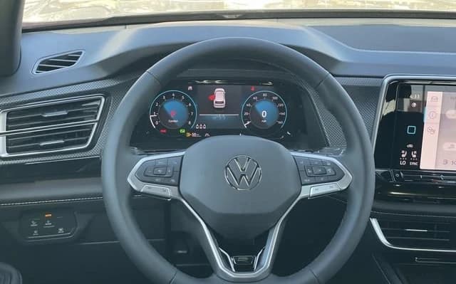 Volkswagen Atlas Cross Sport 2.0T SEL Premium R-Line 4MOTION 2026 — side view
