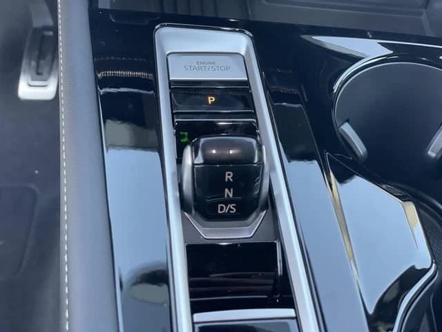 Volkswagen Atlas Cross Sport 2.0T SEL Premium R-Line 4MOTION 2026 — side view
