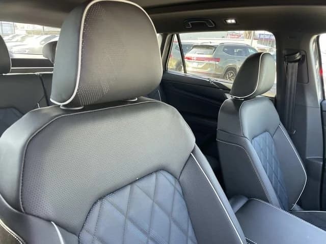Volkswagen Atlas Cross Sport 2.0T SEL Premium R-Line 4MOTION 2026 — side view