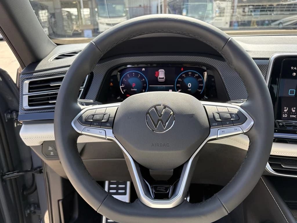 Volkswagen Atlas Cross Sport 2.0T SEL Premium R-Line 4MOTION 2026 — side view