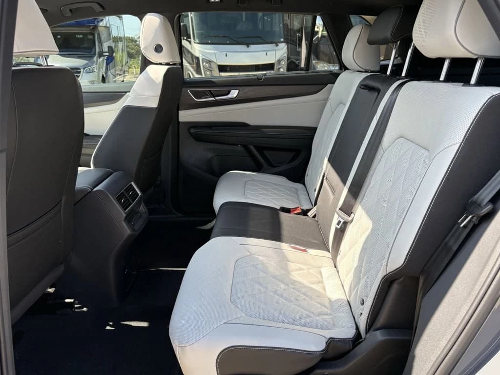 Volkswagen Atlas Cross Sport 2.0T SEL Premium R-Line 4MOTION 2026 — side view