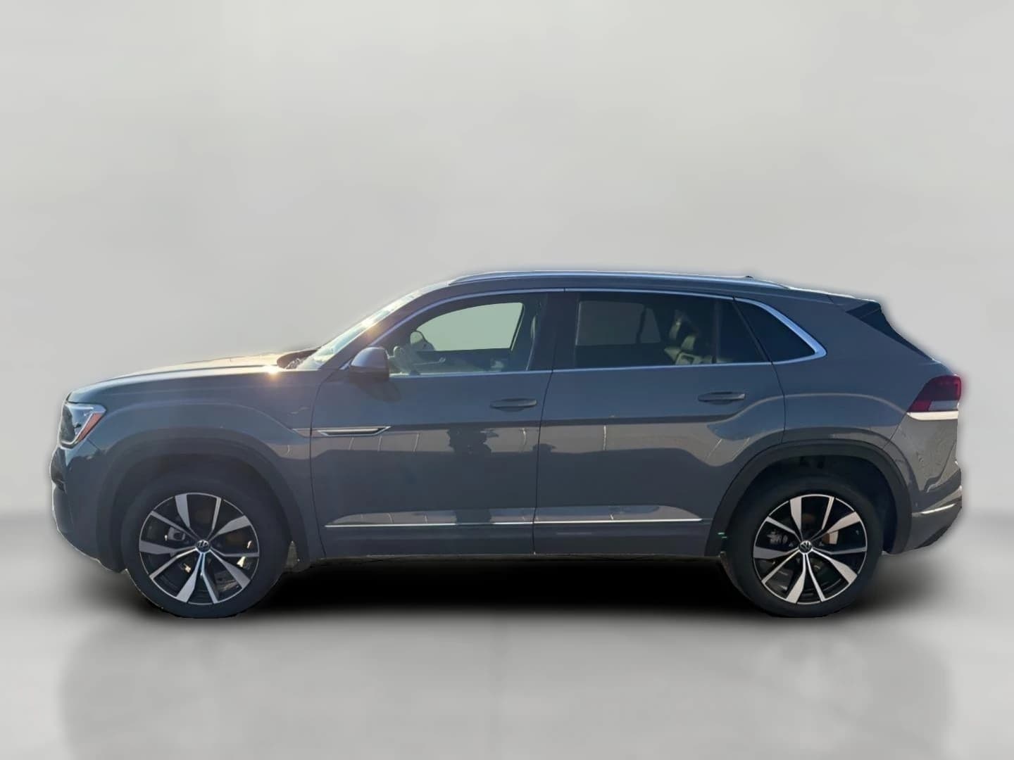 Volkswagen Atlas Cross Sport 2.0T SEL Premium R-Line 4MOTION 2026 — side view