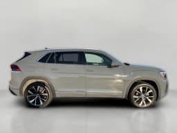 Volkswagen Atlas Cross Sport 2.0T SEL Premium R-Line 4MOTION 2026 — side view