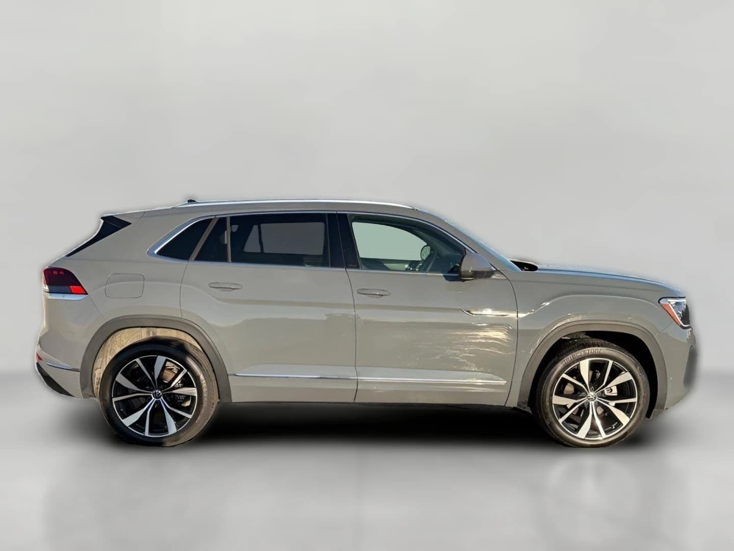 Volkswagen Atlas Cross Sport 2.0T SEL Premium R-Line 4MOTION 2026 — side view