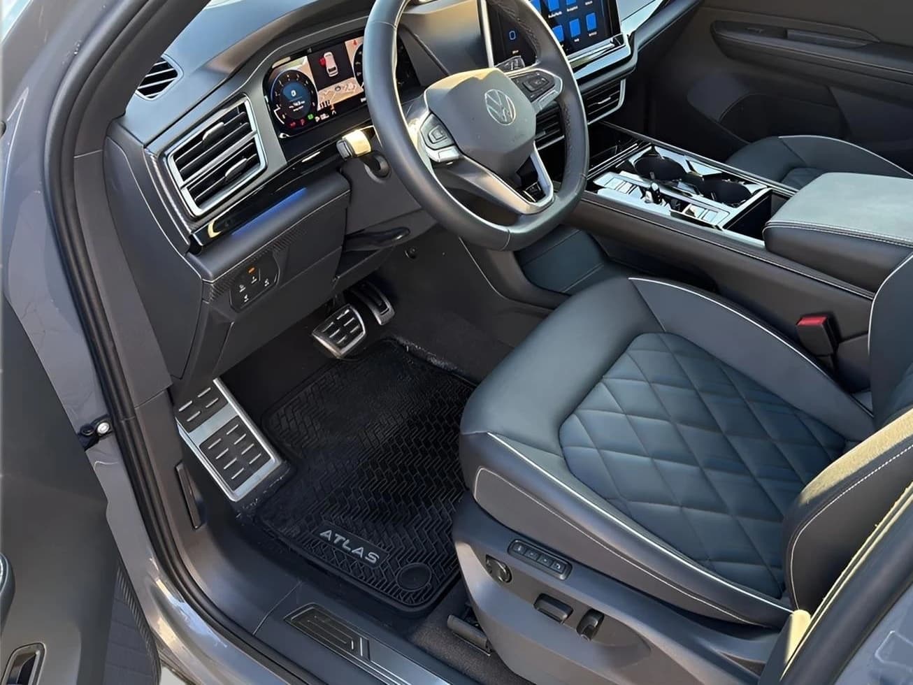 Volkswagen Atlas Cross Sport 2.0T SEL Premium R-Line 4MOTION 2026 — side view