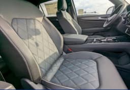 Volkswagen Atlas Cross Sport 2.0T SEL Premium R-Line 4MOTION 2025 — side view