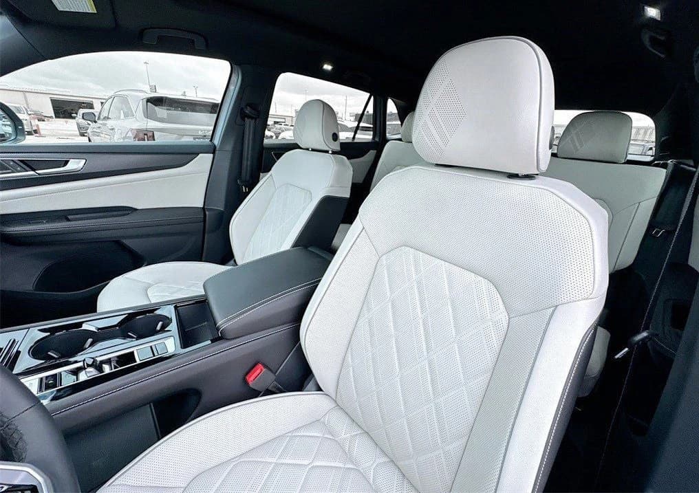 Volkswagen Atlas Cross Sport 2.0T SEL Premium R-Line 4MOTION 2025 — side view