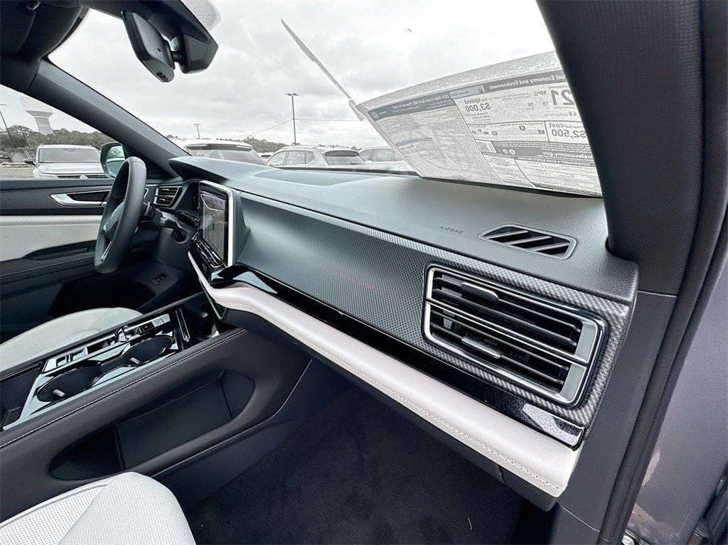Volkswagen Atlas Cross Sport 2.0T SEL Premium R-Line 4MOTION 2025 — side view