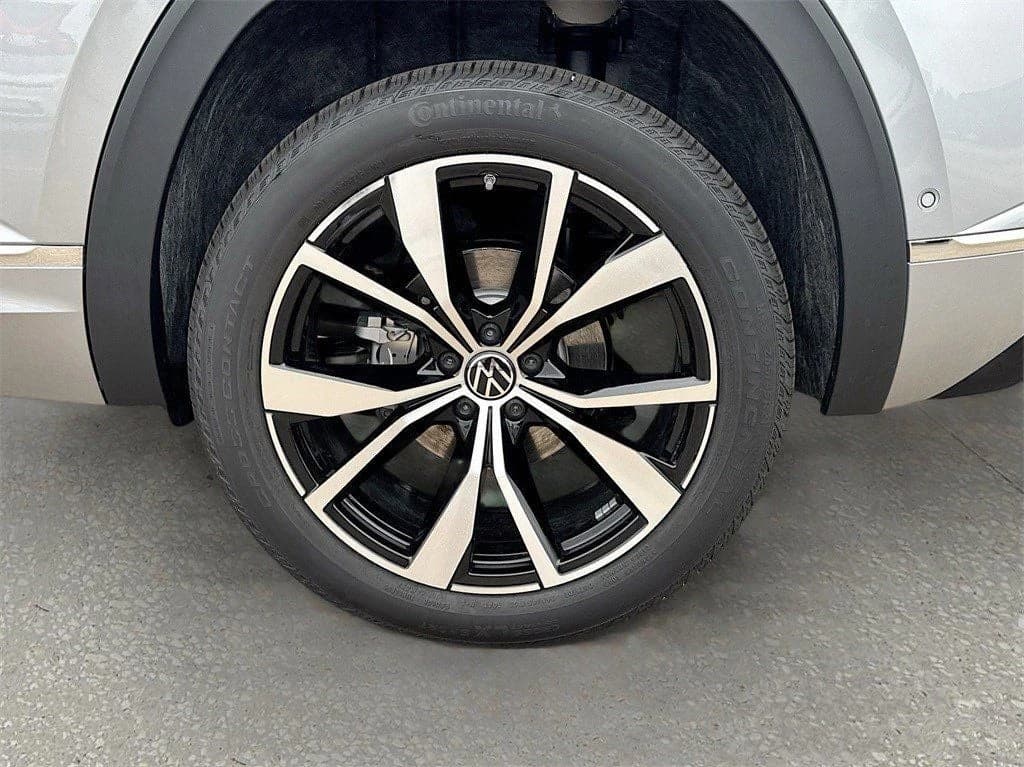 Volkswagen Atlas Cross Sport 2.0T SEL Premium R-Line 4MOTION 2025 — side view