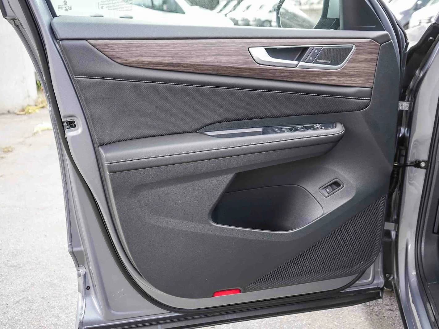 Volkswagen Atlas 2.0T SEL Premium R-Line 4MOTION 2026 — side view