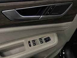 Volkswagen Atlas 2.0T SEL Premium R-Line 4MOTION 2026 — side view