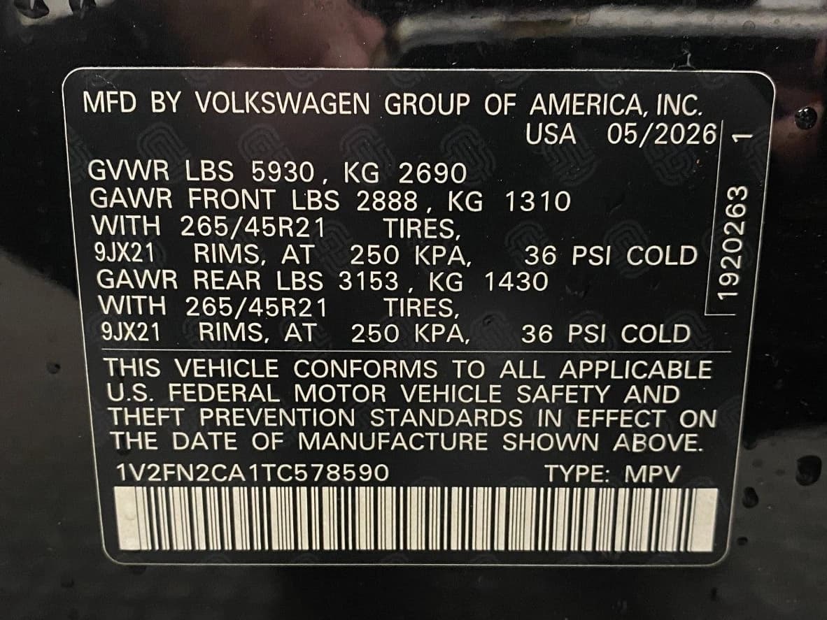 Volkswagen Atlas 2.0T SEL Premium R-Line 4MOTION 2026 — side view