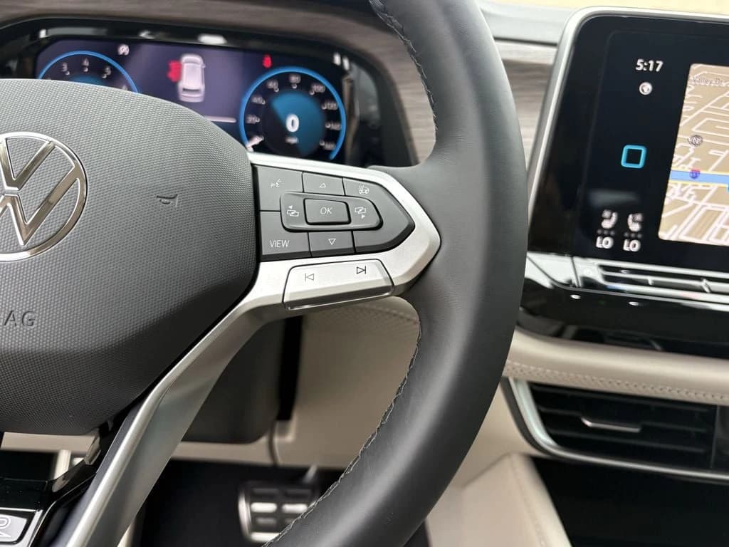 Volkswagen Atlas 2.0T SEL Premium R-Line 4MOTION 2026 — side view