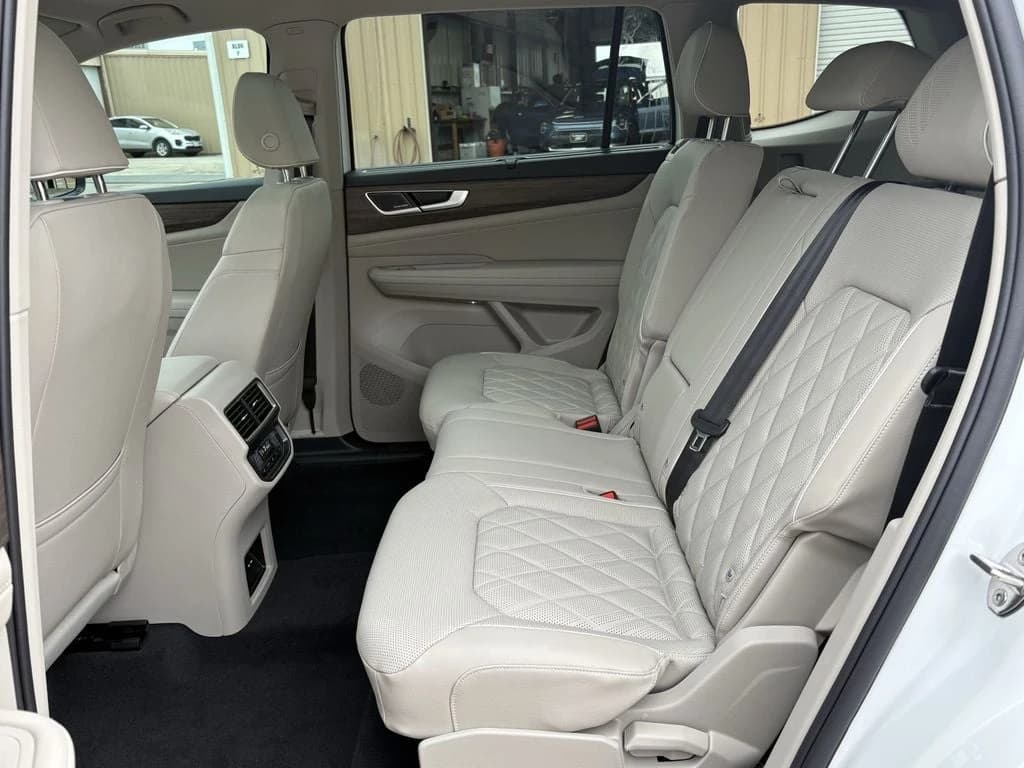 Volkswagen Atlas 2.0T SEL Premium R-Line 4MOTION 2026 — side view