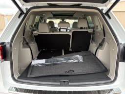 Volkswagen Atlas 2.0T SEL Premium R-Line 4MOTION 2026 — side view