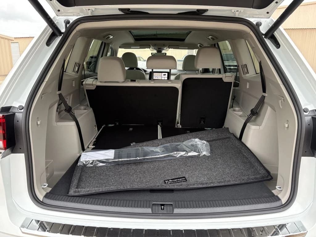 Volkswagen Atlas 2.0T SEL Premium R-Line 4MOTION 2026 — side view