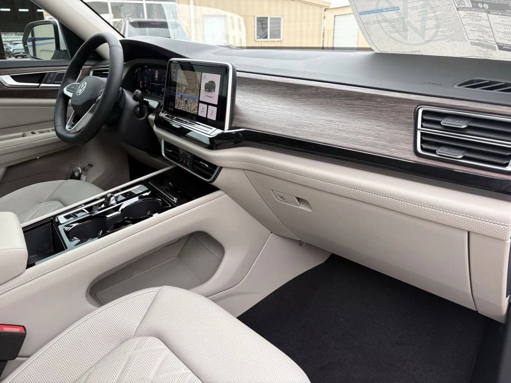 Volkswagen Atlas 2.0T SEL Premium R-Line 4MOTION 2026 — side view