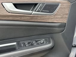 Volkswagen Atlas 2.0T SEL Premium R-Line 4MOTION 2026 — side view