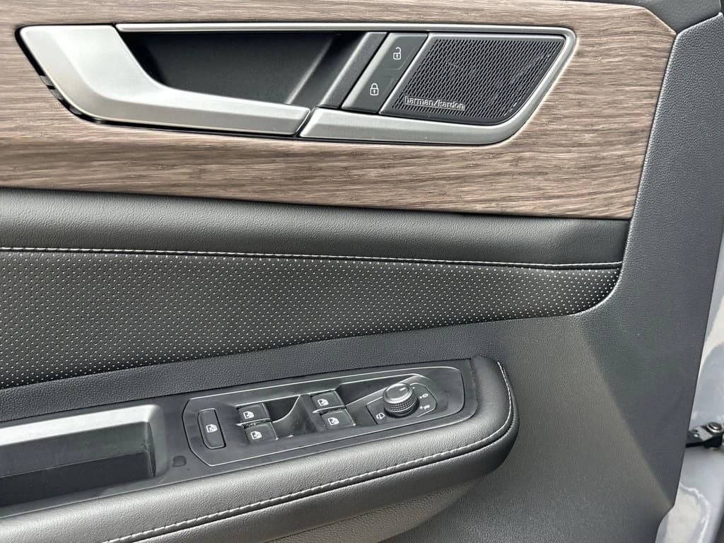 Volkswagen Atlas 2.0T SEL Premium R-Line 4MOTION 2026 — side view