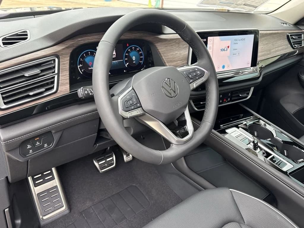 Volkswagen Atlas 2.0T SEL Premium R-Line 4MOTION 2026 — side view