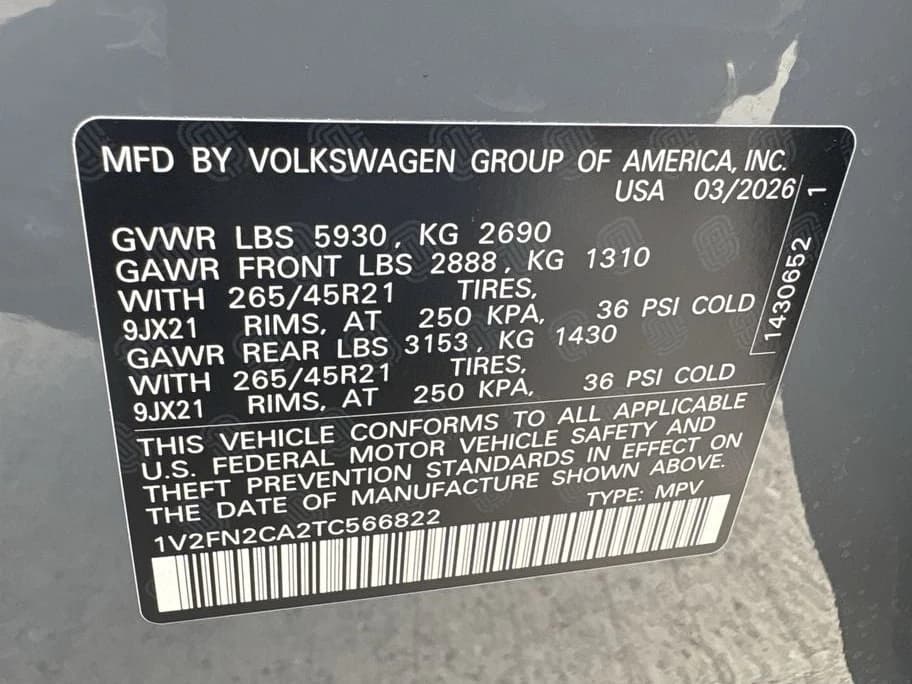 Volkswagen Atlas 2.0T SEL Premium R-Line 4MOTION 2026 — side view